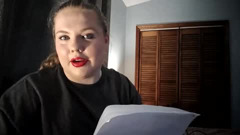 Snapshot of comeinnym chatting on 12-14-25, 07:07 Nym online show from 12-14-25, 07:07