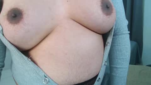 Snapshot of commanderroxyx chatting on 05-31-26, 11:39 Roxy online show from 05-31-26, 11:39