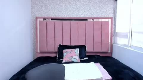 C O N N I E online show from 12-18-25, 08:48