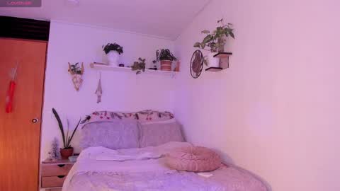 connie    online show from 01-03-25, 04:27