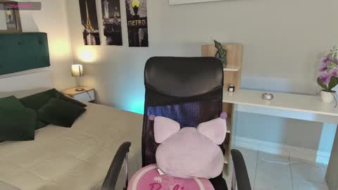 Snapshot of connie_haze chatting on 02-11-25, 08:10 Connie online show from 02-11-25, 08:10