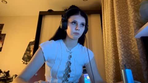 Isabella online show from 11-18-25, 06:12