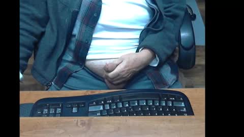 Snapshot of constantbater57 chatting on 12-15-24, 06:18 conastantbater57 online show from 12-15-24, 06:18