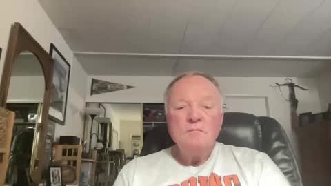 cookoosnest online show from 10-22-25, 04:35