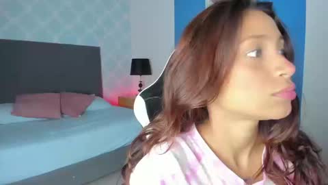 Snapshot of cora22_ chatting on 09-09-25, 12:48 CORA online show from 09-09-25, 12:48