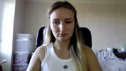 Snapshot of cora_fora chatting on 09-22-25, 08:05 cora_fora online show from 09-22-25, 08:05