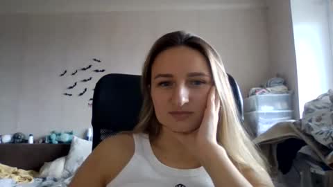 Snapshot of cora_fora chatting on 11-25-25, 11:32 cora_fora online show from 11-25-25, 11:32