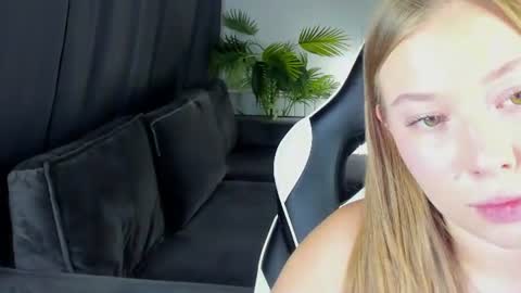 Snapshot of coral1ne_clark chatting on 07-19-26, 01:42 Coral1ne Clark online show from 07-19-26, 01:42