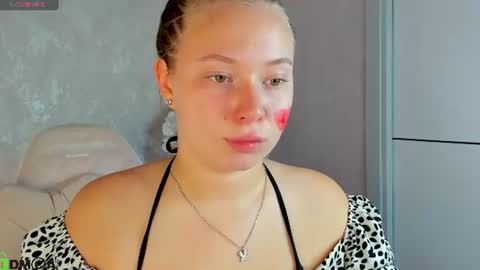 Snapshot of coral1ne_clark chatting on 07-22-26, 01:52 Coral1ne Clark online show from 07-22-26, 01:52