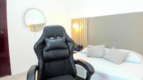 C O R A  L online show from 11-04-25, 02:10