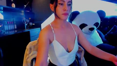 Snapshot of coral_gibson chatting on 02-07-25, 12:17 Coral online show from 02-07-25, 12:17