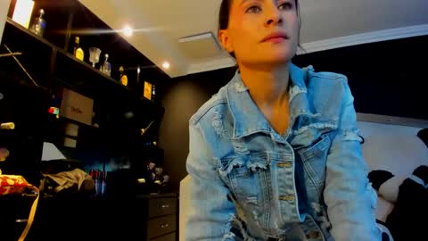 Snapshot of coral_gibson chatting on 03-07-25, 12:12 Coral online show from 03-07-25, 12:12