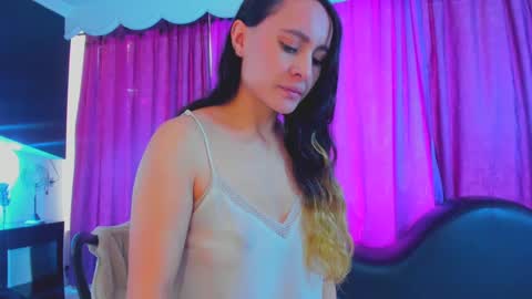 Snapshot of coral_gibson chatting on 03-11-25, 12:28 Coral online show from 03-11-25, 12:28