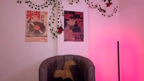 Coralie Bronson online show from 06-25-26, 01:49