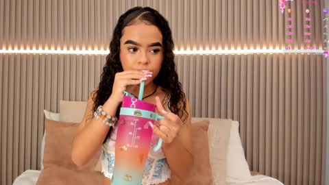 coralineross_ online show from 01-31-25, 11:03