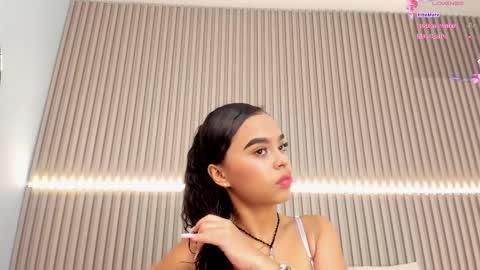 coralineross_ online show from 03-03-25, 11:22