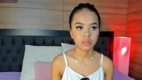 Snapshot of coralineross_ chatting on 12-19-25, 10:55 coralineross_ online show from 12-19-25, 10:55