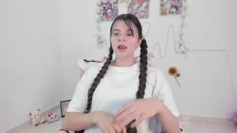 Snapshot of coralinexxx07 chatting on 07-14-26, 10:15 Coraline uwu Bienvenidos al dulce mundo de Coraline Hola amores soy Coraline Una chica tierna juguetona online show from 07-14-26, 10:15