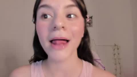 Snapshot of coralinexxx07 chatting on 07-28-26, 11:58 Coraline uwu Bienvenidos al dulce mundo de Coraline Hola amores soy Coraline Una chica tierna juguetona online show from 07-28-26, 11:58