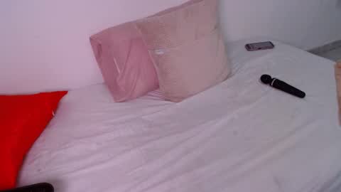 Coral Reyes online show from 11-27-25, 10:50