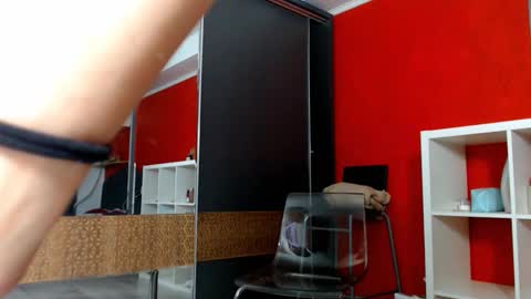 Glorya online show from 12-16-25, 07:02