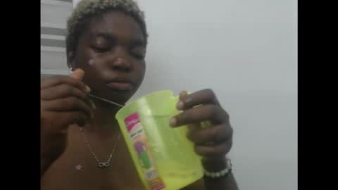 Snapshot of cornxcuntx chatting on 10-25-25, 02:52 cornxcuntx online show from 10-25-25, 02:52