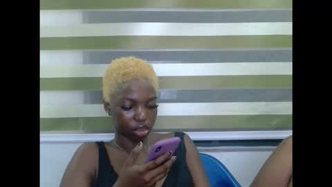 Snapshot of cornxcuntx chatting on 11-23-25, 08:30 cornxcuntx online show from 11-23-25, 08:30