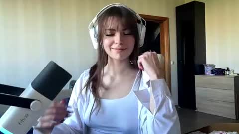 Snapshot of corrienavanjo chatting on 07-17-26, 01:18 corrienavanjo online show from 07-17-26, 01:18
