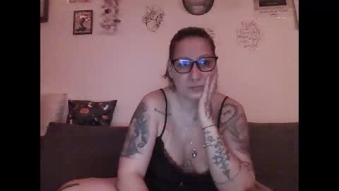corsetlady online show from 12-25-24, 05:47