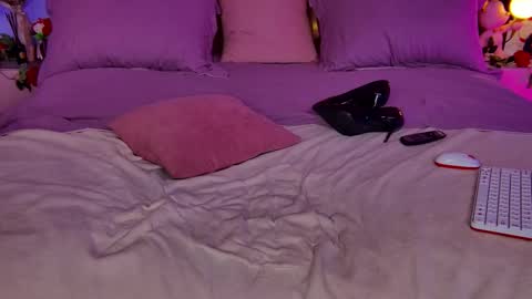 Sia online show from 02-19-25, 03:06