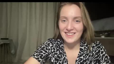 cosmo_blondiee online show from 10-02-25, 05:42