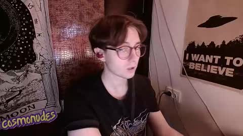 Snapshot of cosmonudes chatting on 11-16-25, 09:09 Barry online show from 11-16-25, 09:09