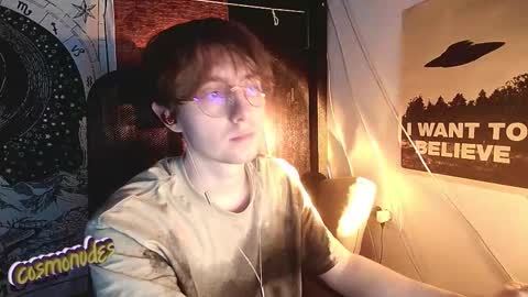 Snapshot of cosmonudes chatting on 12-22-25, 07:00 Barry online show from 12-22-25, 07:00