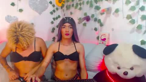 Snapshot of couple_sweet1016 chatting on 03-09-25, 05:39 ALEXA KIM online show from 03-09-25, 05:39