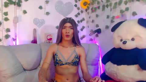 Snapshot of couple_sweet1016 chatting on 03-12-25, 08:52 ALEXA KIM online show from 03-12-25, 08:52