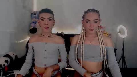 Snapshot of couple_sweet1016 chatting on 09-13-25, 03:50 ALEXA KIM online show from 09-13-25, 03:50