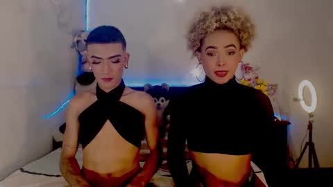 Snapshot of couple_sweet1016 chatting on 09-15-25, 11:05 ALEXA KIM online show from 09-15-25, 11:05