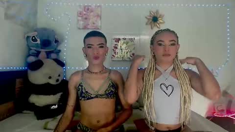 Snapshot of couple_sweet1016 chatting on 09-19-25, 01:18 ALEXA KIM online show from 09-19-25, 01:18