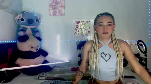 Snapshot of couple_sweet1016 chatting on 09-24-25, 03:48 ALEXA KIM online show from 09-24-25, 03:48