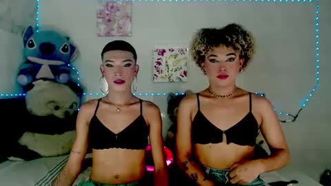 Snapshot of couple_sweet1016 chatting on 10-03-25, 01:35 ALEXA KIM online show from 10-03-25, 01:35