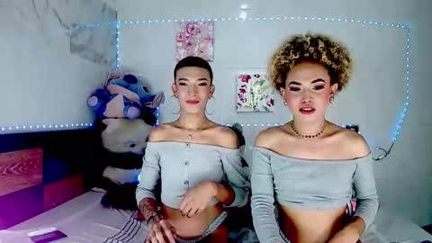 Snapshot of couple_sweet1016 chatting on 10-07-25, 12:41 ALEXA KIM online show from 10-07-25, 12:41