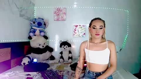 Snapshot of couple_sweet1016 chatting on 10-09-25, 12:08 ALEXA KIM online show from 10-09-25, 12:08