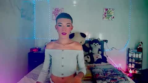 Snapshot of couple_sweet1016 chatting on 10-19-25, 06:08 ALEXA KIM online show from 10-19-25, 06:08