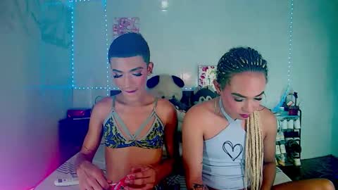 Snapshot of couple_sweet1016 chatting on 10-23-25, 08:51 ALEXA KIM online show from 10-23-25, 08:51