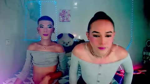 Snapshot of couple_sweet1016 chatting on 10-29-25, 03:25 ALEXA KIM online show from 10-29-25, 03:25