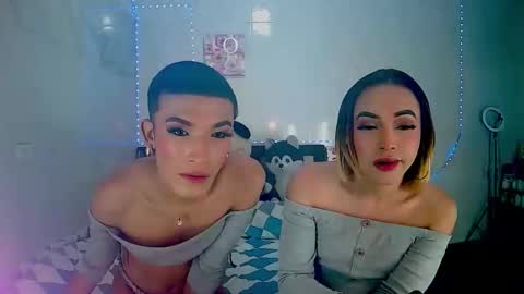 Snapshot of couple_sweet1016 chatting on 11-05-25, 11:16 ALEXA KIM online show from 11-05-25, 11:16