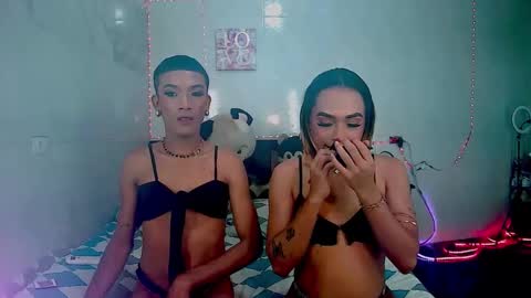 Snapshot of couple_sweet1016 chatting on 11-08-25, 06:18 ALEXA KIM online show from 11-08-25, 06:18