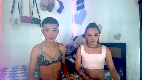 Snapshot of couple_sweet1016 chatting on 11-10-25, 11:15 ALEXA KIM online show from 11-10-25, 11:15