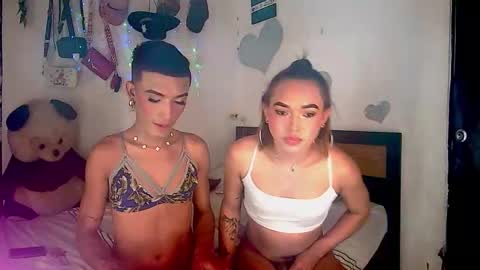 Snapshot of couple_sweet1016 chatting on 11-20-25, 06:07 ALEXA KIM online show from 11-20-25, 06:07