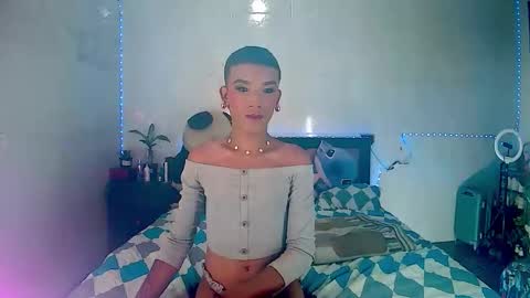 Snapshot of couple_sweet1016 chatting on 11-28-25, 02:36 ALEXA KIM online show from 11-28-25, 02:36